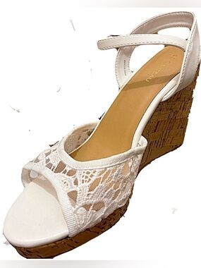 🆕 Le Chateau White Lace Cork Wedge Sandals - Women